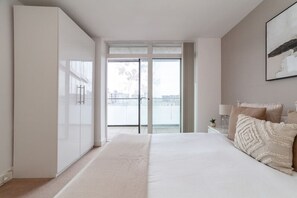 2 quartos, ferros/tábuas de passar roupa, Wi-Fi de cortesia