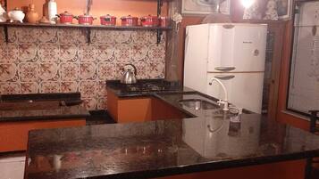 Mikroaaltouuni, uuni, liesi, astianpesukone