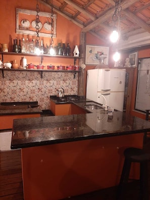 Microwave, oven, stovetop, dishwasher - Casa Grande e Confortável com Piscina em SC (Barra Velha)