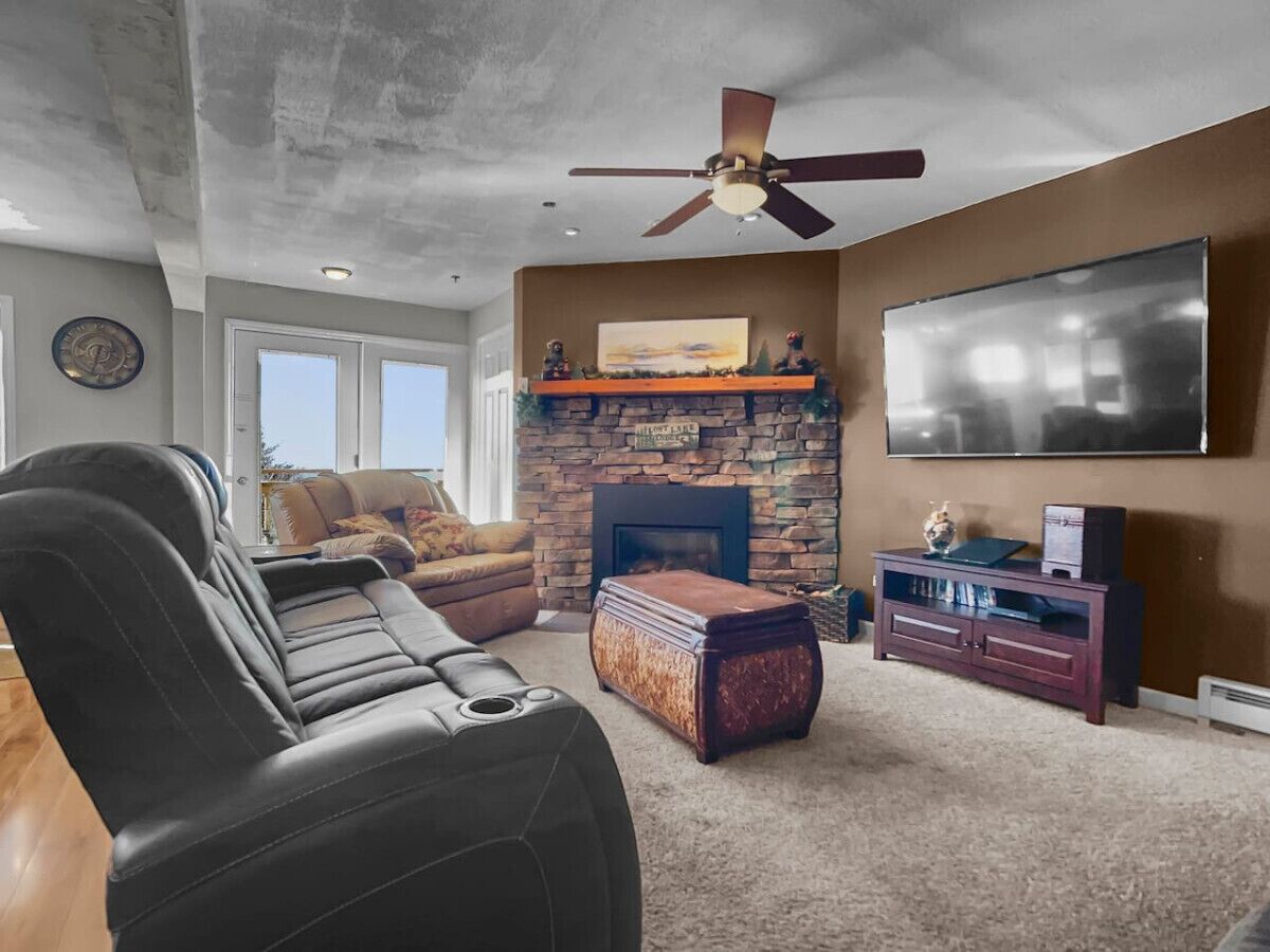 Smart TV, fireplace, DVD player
