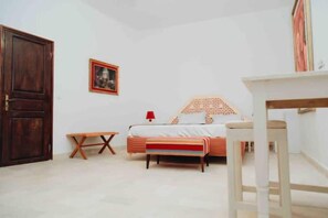 4 bedrooms, WiFi, bed sheets