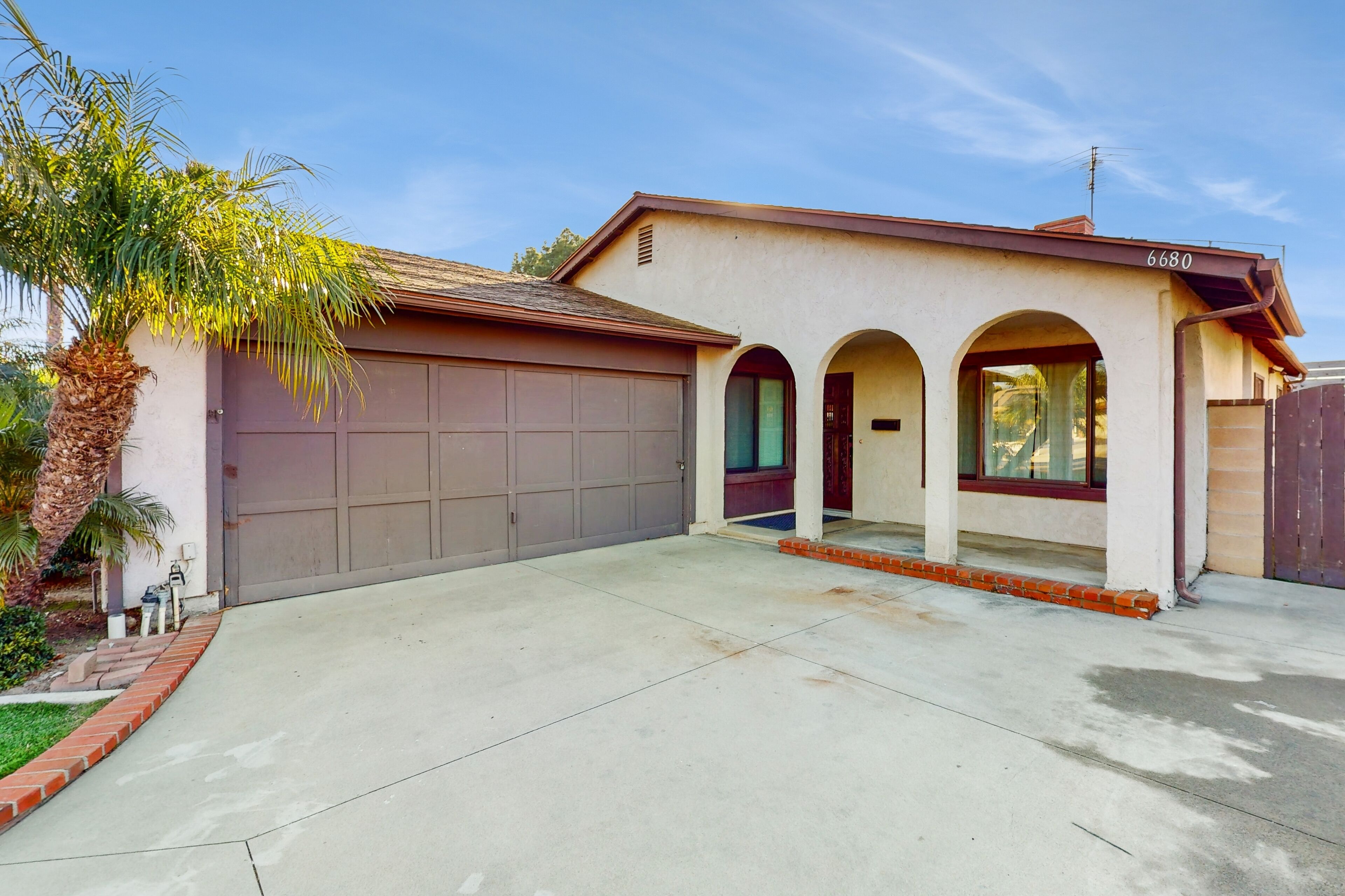 Dog-friendly retreat with enclosed yard, grill, fireplace, & AC - great location