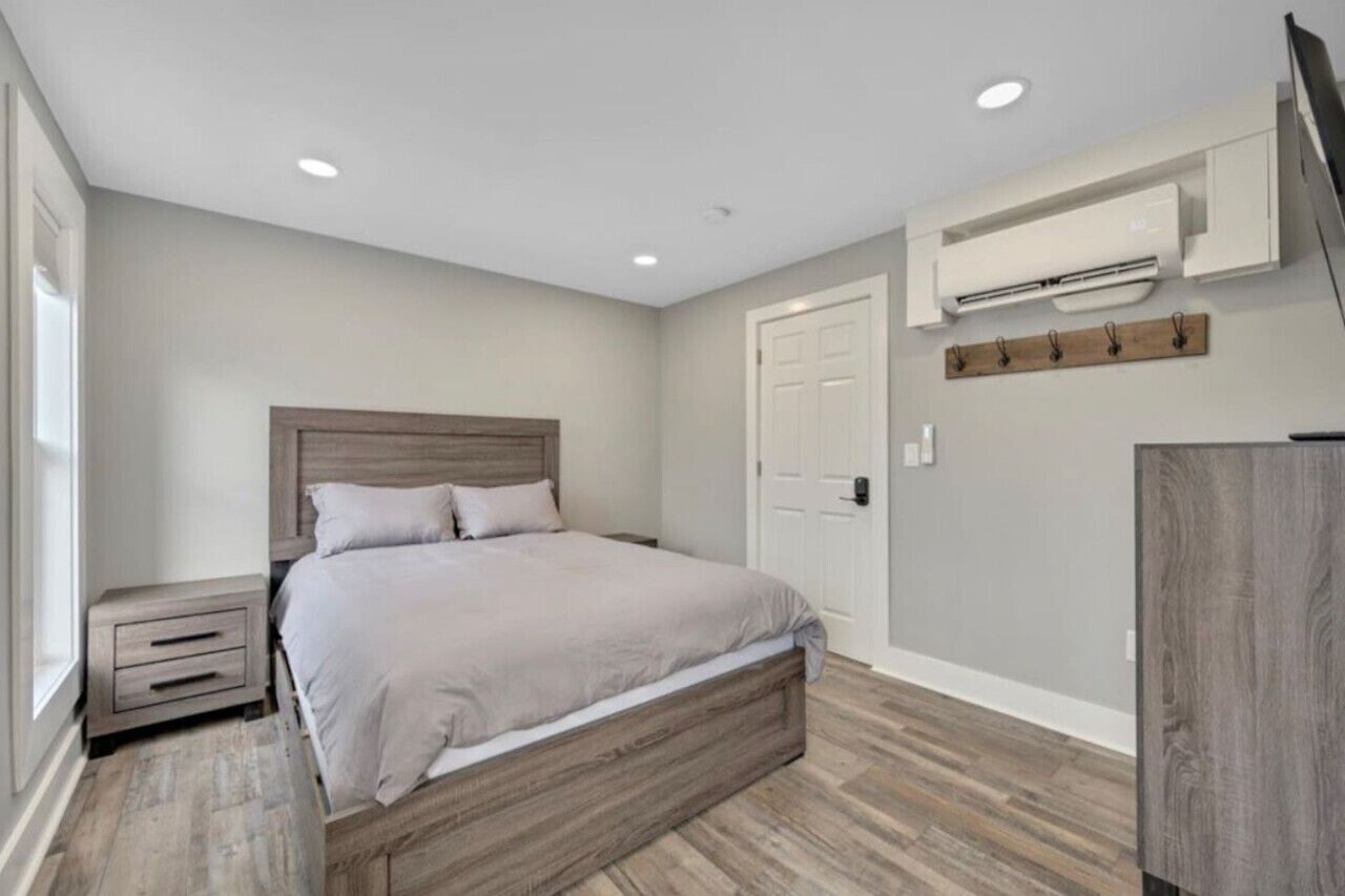 1 bedroom, desk, iron/ironing board, WiFi