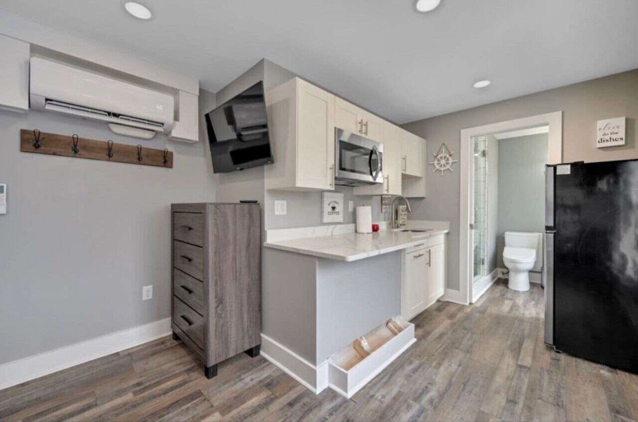 Fridge, microwave, dishwasher, coffee/tea maker