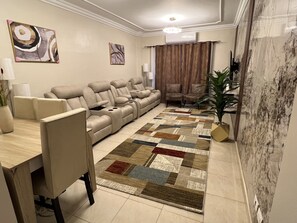 Smart TV, fireplace, DVD player, video library - Luxurious VIP apartment in Madinaty furnished with high end hotel furniture (Cairo Governorate)