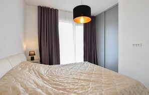1 bedroom, iron/ironing board, travel cot, free WiFi