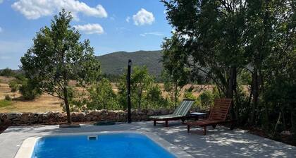 Holiday home Begy with private heated pool