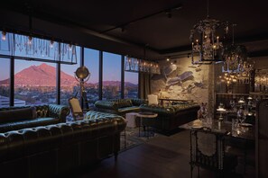 3 restaurants, Italian cuisine - Caesars Republic Scottsdale, a Hilton Hotel (Scottsdale)