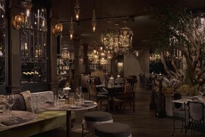 Restaurant - Caesars Republic Scottsdale, a Hilton Hotel (Scottsdale)