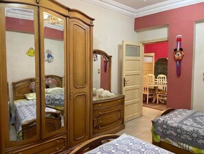 3 bedrooms, iron/ironing board, bed sheets