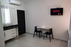 Studio Comfort | Bäddmadrasser, minibar, skrivbord och gratis wi-fi