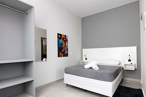 Studio | Pillow-top beds, minibar, desk, free rollaway beds - Xavi Studio (Bauru)