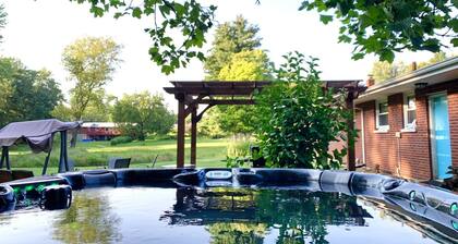HOT TUB Hazel Acres Quiet Getaway Notre Dame