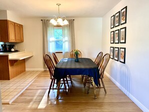 House | 4 bedrooms - HOT TUB Hazel Acres Quiet Getaway Notre Dame (South Bend)