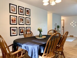 House | 4 bedrooms - HOT TUB Hazel Acres Quiet Getaway Notre Dame (South Bend)