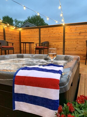 Room - HOT TUB Decked Out Oasis Nespresso Coffee Bar (South Bend)