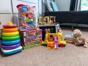 4 bedrooms - Hot Tub Backyard Oasis Espresso Maker Coffee Bar (South Bend)