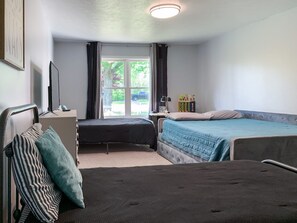 House | 4 bedrooms - Hot Tub Backyard Oasis Espresso Maker Coffee Bar (South Bend)