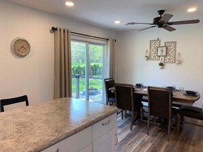 House | 3 bedrooms - HOT TUB Beauitiful Backyard Oasis Newly Renovated (Middlebury)