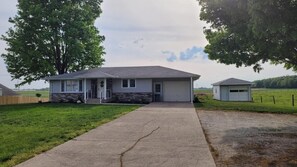 House | 2 bedrooms - Farm Country Amish Country Newly Renovated (Middlebury)