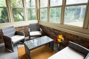 2 bedrooms - 1 1 MI to Notre Dame 1stfloor Apt Coffee Bar (South Bend)