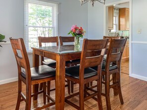 House | 3 bedrooms - HOT TUB 1 2MI to ND Espresso Maker Coffee Bar (South Bend)