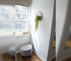 House | 3 bedrooms - HOT TUB 1 2MI to ND Espresso Maker Coffee Bar (South Bend)