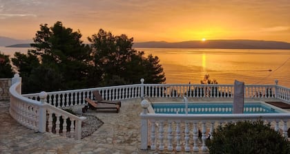 TRAUM VILLA Insel Solta Kroatien / Split mit EIGENEM POOL & BLICK auf das MEER.