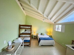 Studio Keluarga | Minibar dan didekorasi berbeda-beda