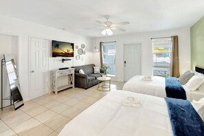 Fer et planche à repasser, lit parapluie, Wi-Fi gratuit, draps fournis