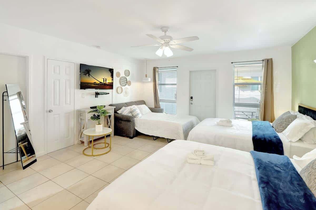 Een strijkplank/strijkijzer, gratis wifi, beddengoed