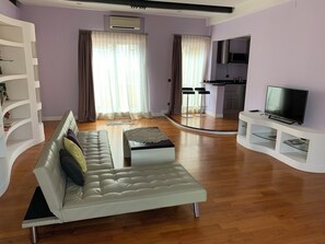 TV - Attico Coloseo with rooftop (Roma)