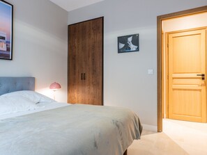 2 slaapkamers, een strijkplank/strijkijzer, wifi, beddengoed