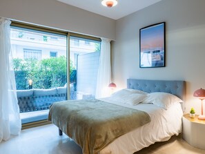 2 bedrooms, iron/ironing board, WiFi, bed sheets - Downtown Cannes, Apartment with Garden (Cannes)