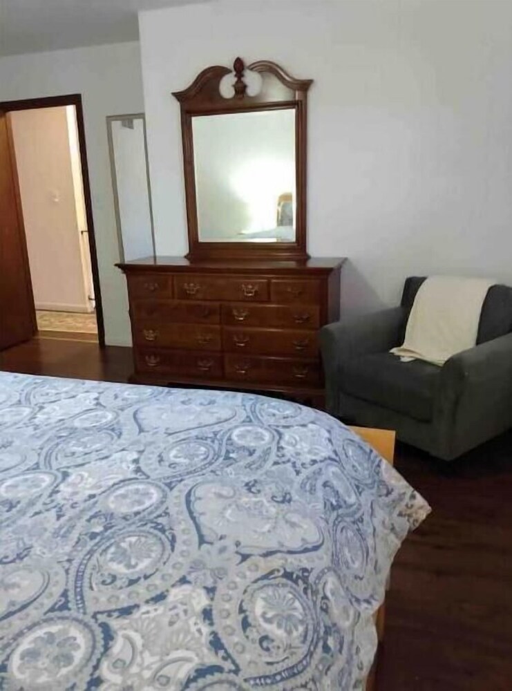 KISO Simple & Clean 3.5 Miles from Notre Dame South Bend Vrbo