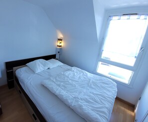 2 Schlafzimmer, Bügeleisen/Bügelbrett, Bettwäsche