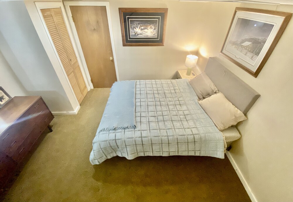 LakeHouse Cabin on Lake Raponda near Mt. Snow and Wilmington,VT