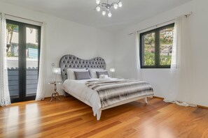 3 bedrooms, blackout curtains, iron/ironing board, free WiFi - Countryside Charm  (Camara de Lobos)