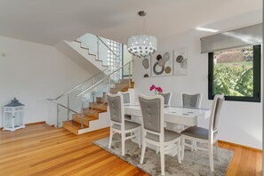 Dining room - Countryside Charm  (Camara de Lobos)