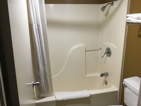 Basic Single Room | Bathroom