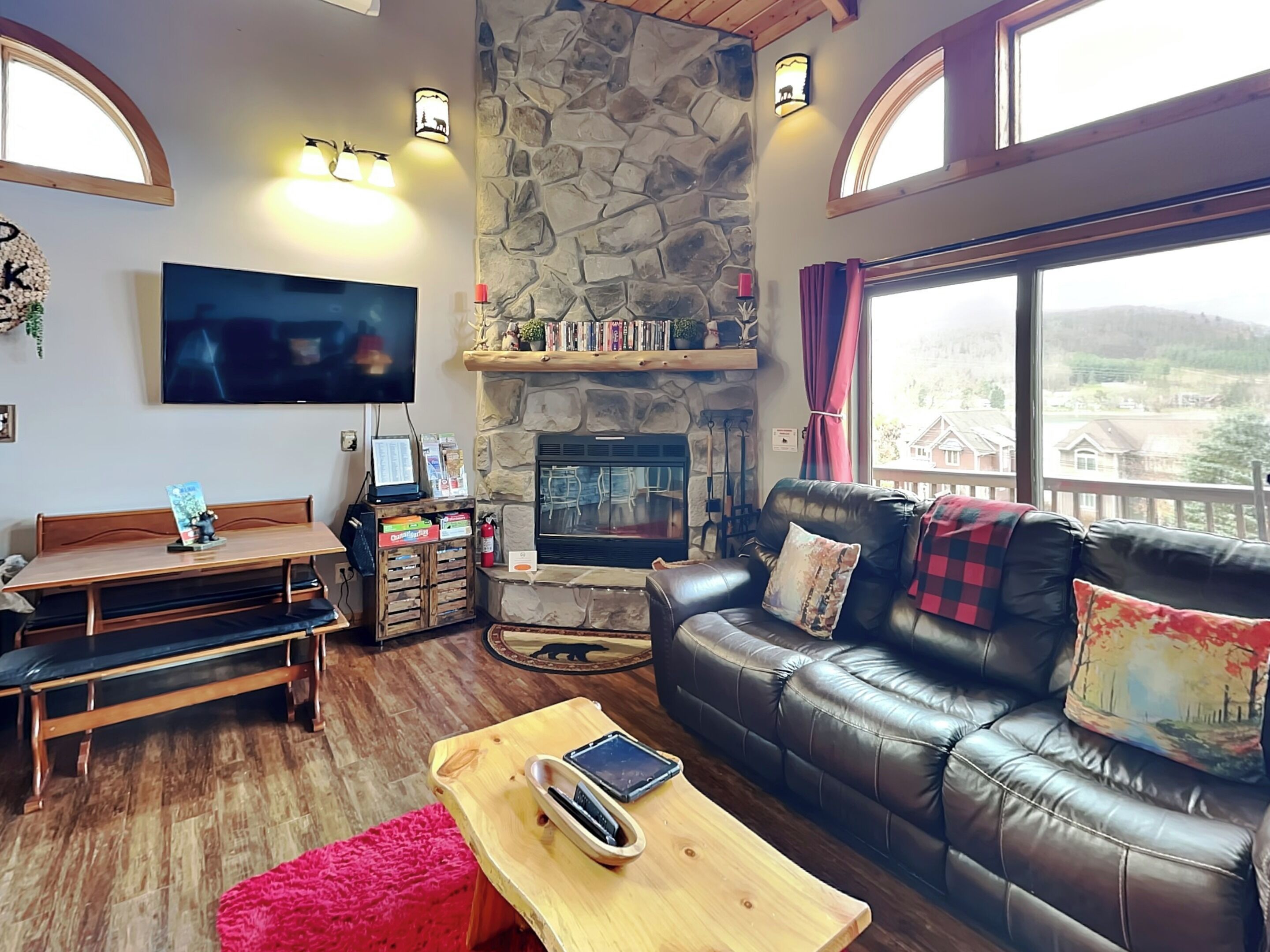 Studio (3 Bedrooms) | Living area | 40-inch flat-screen TV with cable channels, TV, fireplace