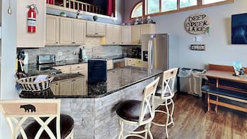 Studio (3 Bedrooms) | Property amenity