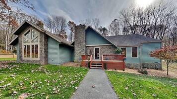 House (4 Bedrooms) | Exterior