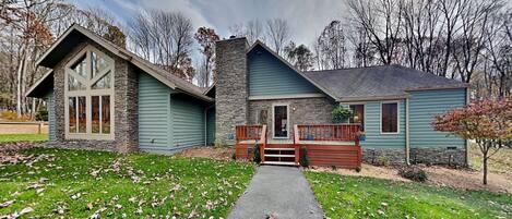 House (4 Bedrooms) | Exterior