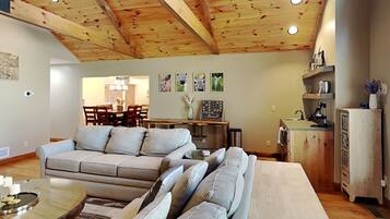 House (4 Bedrooms) | Property amenity