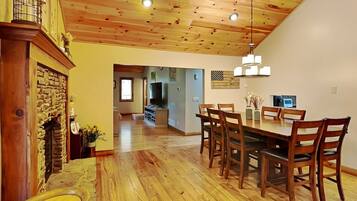 House (4 Bedrooms) | Property amenity