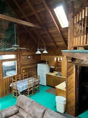 TV, fireplace, DVD player - New River Gorge Cabins-The Gathering Place Near New River Gorge NP & Preserve. (Lansing)