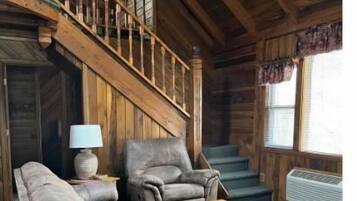 Fernseher, Kamin, DVD-Player