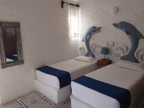 4 bedrooms, desk, iron/ironing board, travel crib