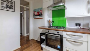 Private kitchen - Spacious & Central | 1 Bed | WiFi | Regent's Canal (London)